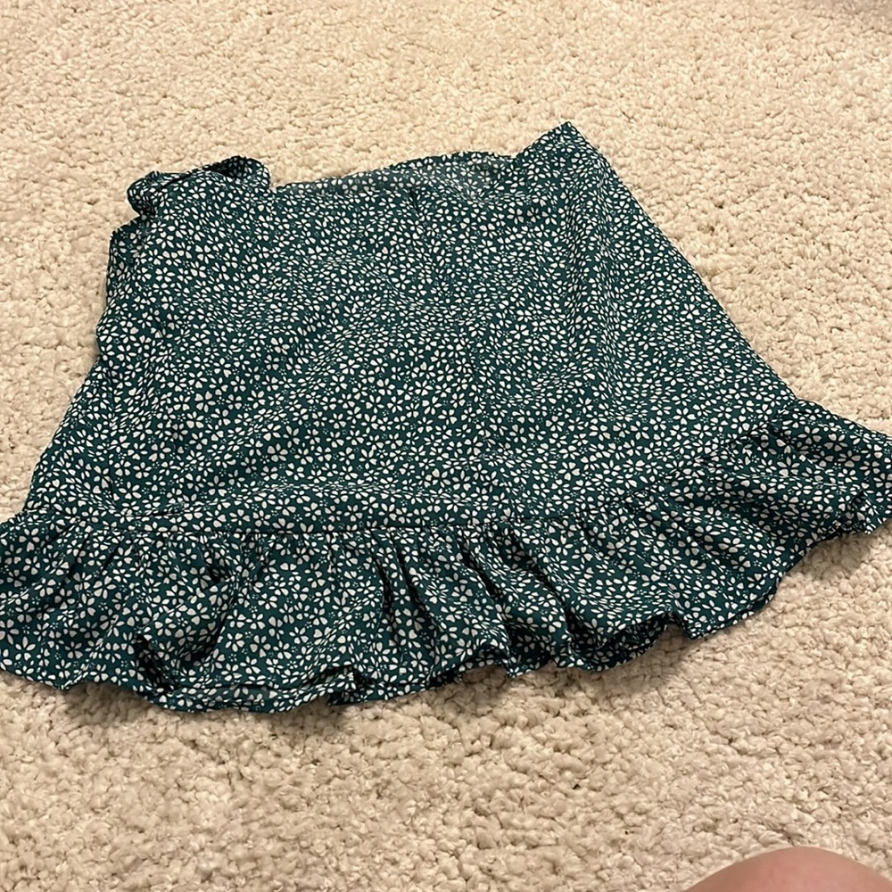 Green and white floral skirt - Picture 5 of 7